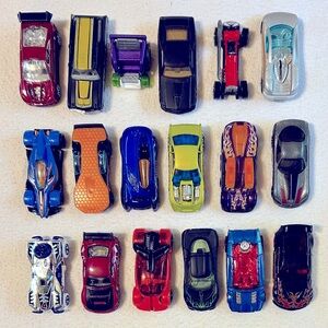 18 Hot Wheels Cars 2000-2020.